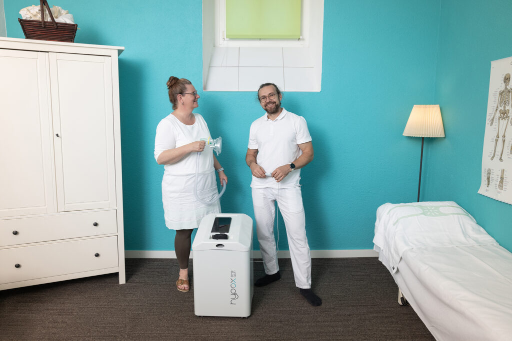 Fabian Ringli und Ester Giovanoli, erfahrene Therapeuten, begleiten Sie auf Ihrem Weg zu neuer Energie und einem gestärkten Immunsystem.